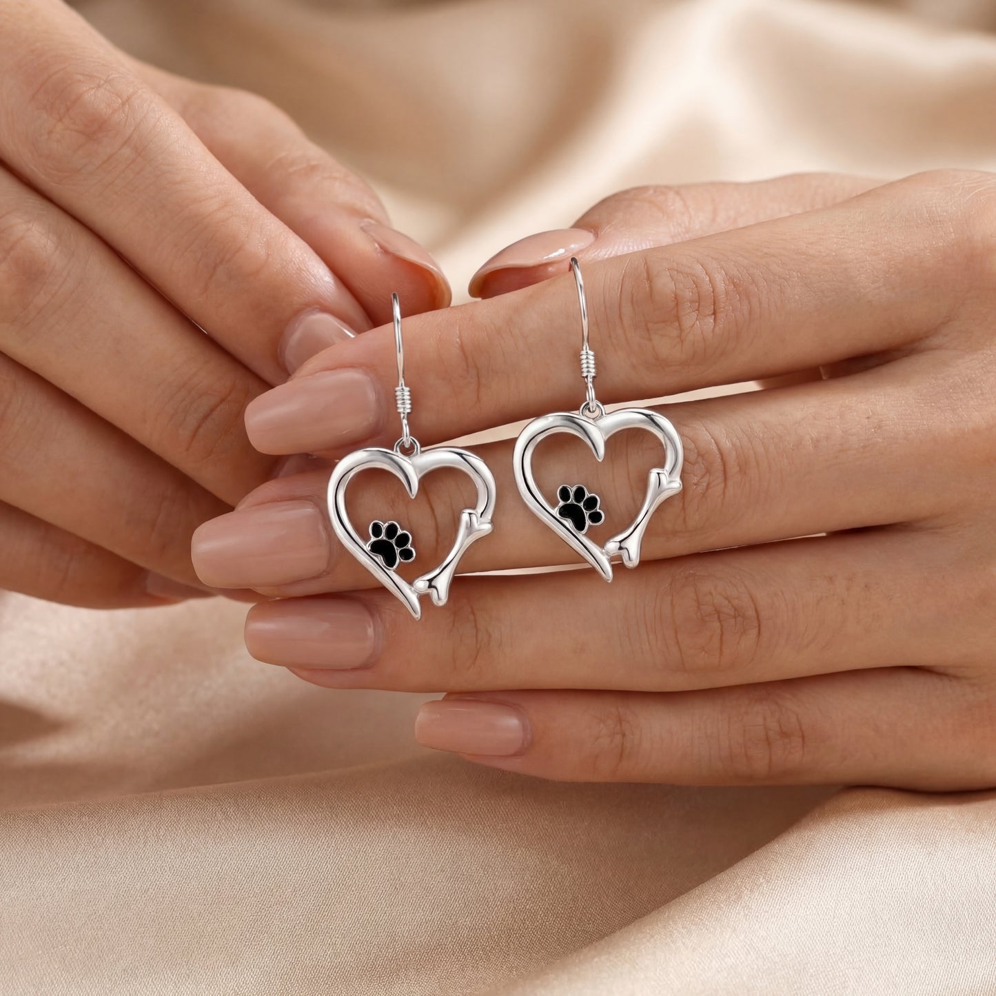 Pawprinte | Paw Heart Earrings